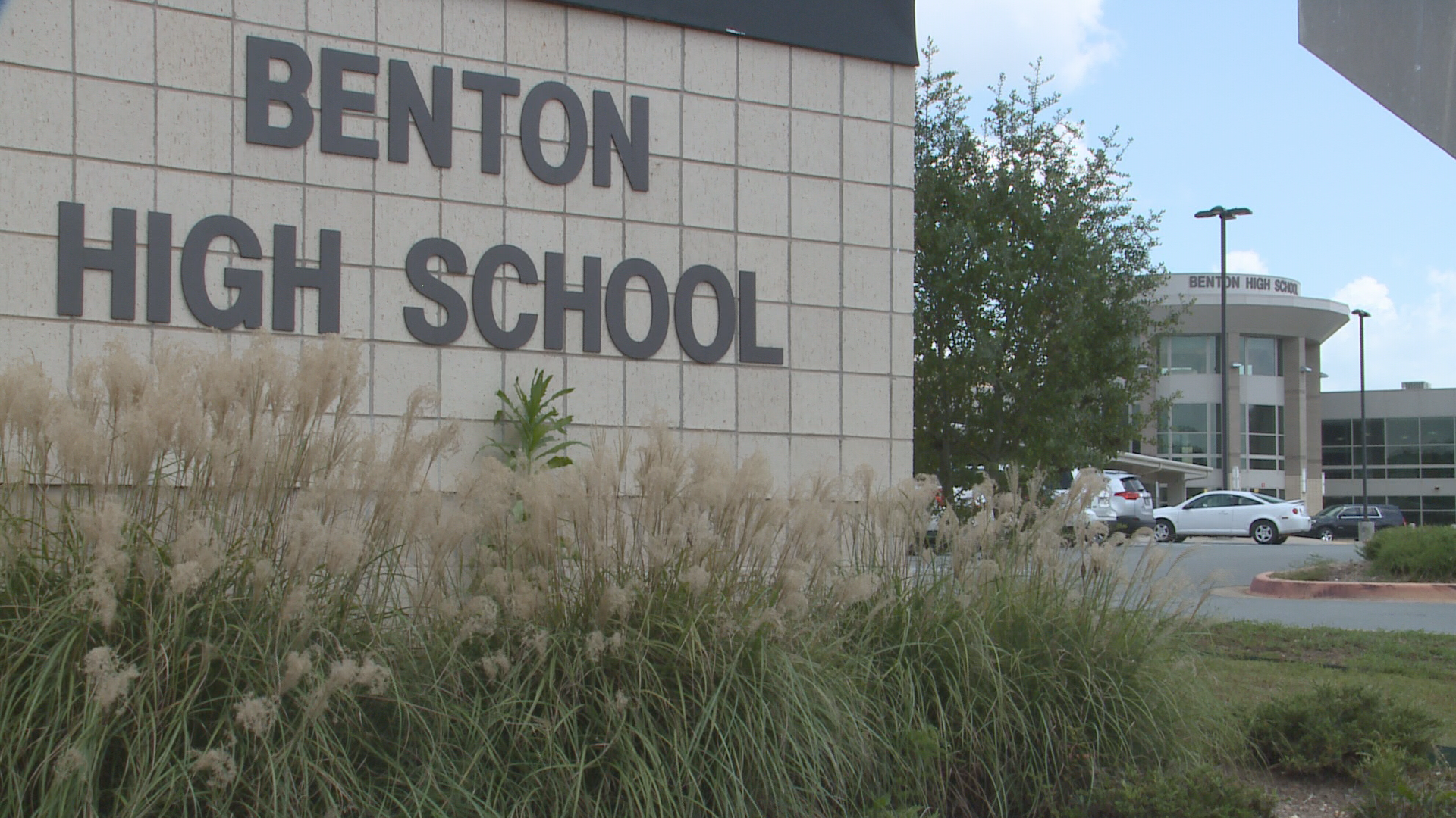 Benton schools placed on lockdown Tuesday after threatening email | THV11.com1920 x 1080