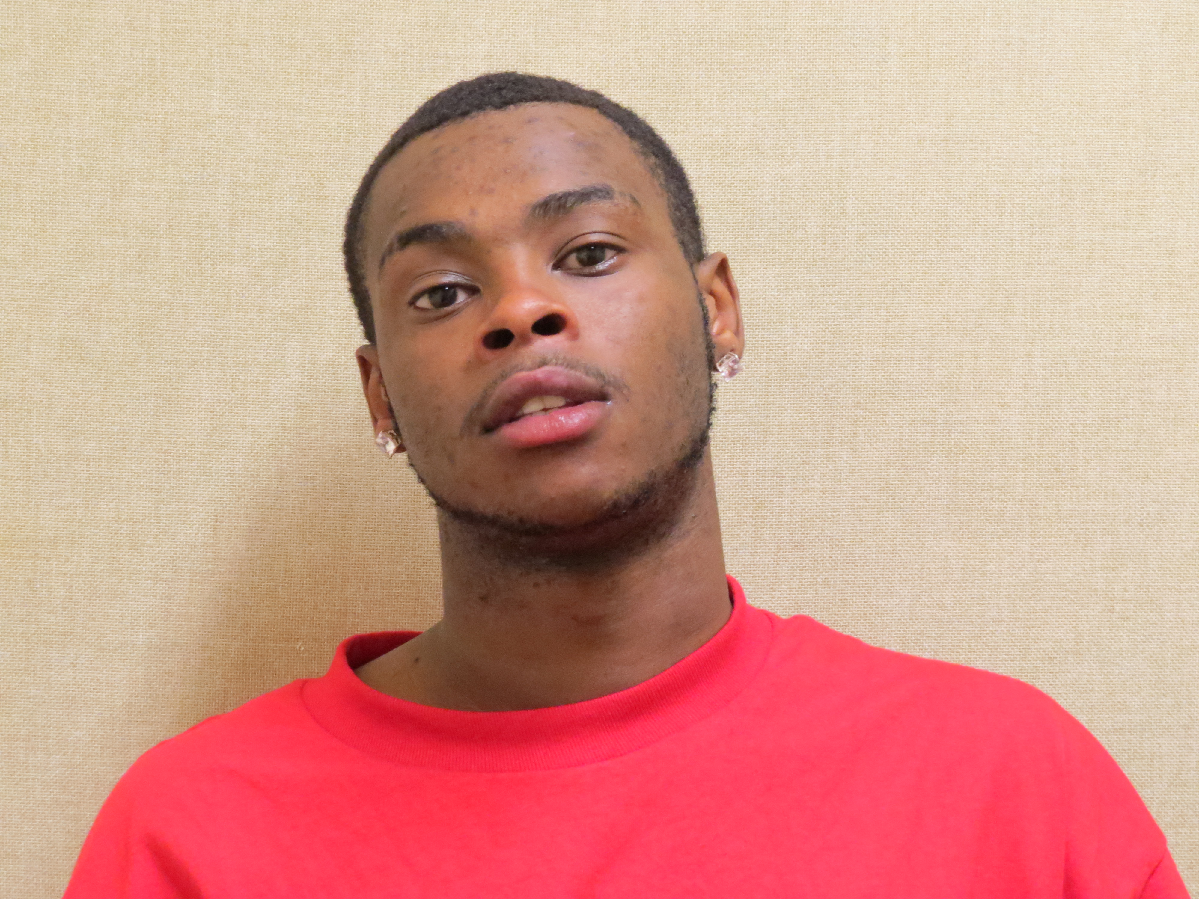 Police: 5 people rush hotel guests, taking items from room | thv11.com